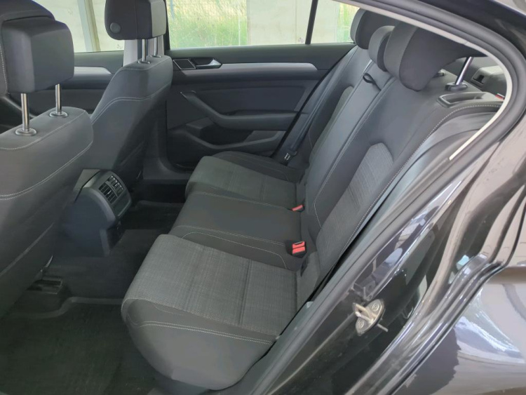 VOLKSWAGEN Passat Diesel 2022